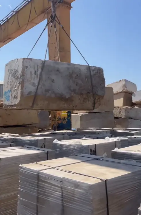 Bloc de pierre de Taza extrait de notre carrière à Oued Amlil